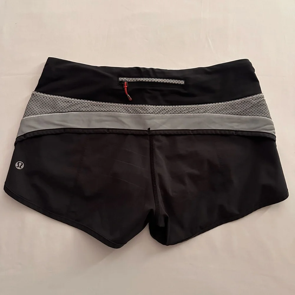 Special Edition Lululemon Run: Speed Short *Reflective, 2.5”2-Way Stretch Size 4 - Picture 7 of 12